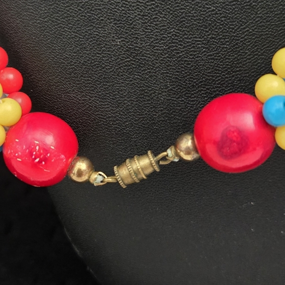 Vintqge Multi-color Multi-stand (6) Barrel Clasp Necklace Yellow White Red Turq. - Picture 5 of 7